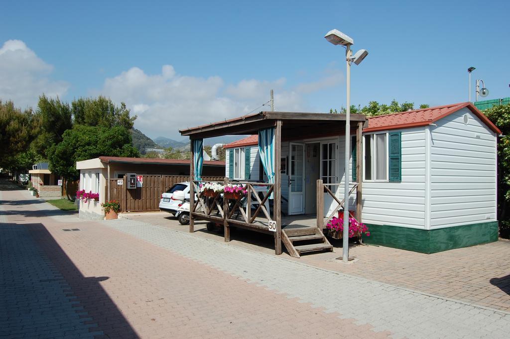 Camping Vallecrosia Exterior photo